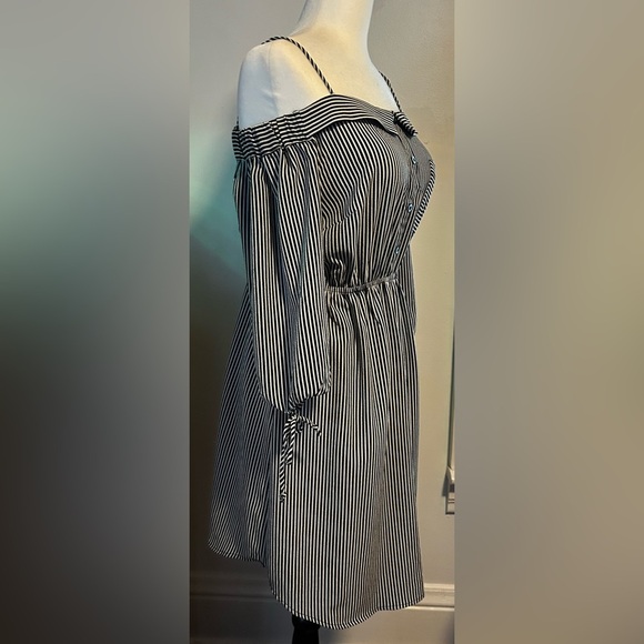 08-Monteau Striped Long Sleeve Dress with Tie Accents - Picture 3 of 10